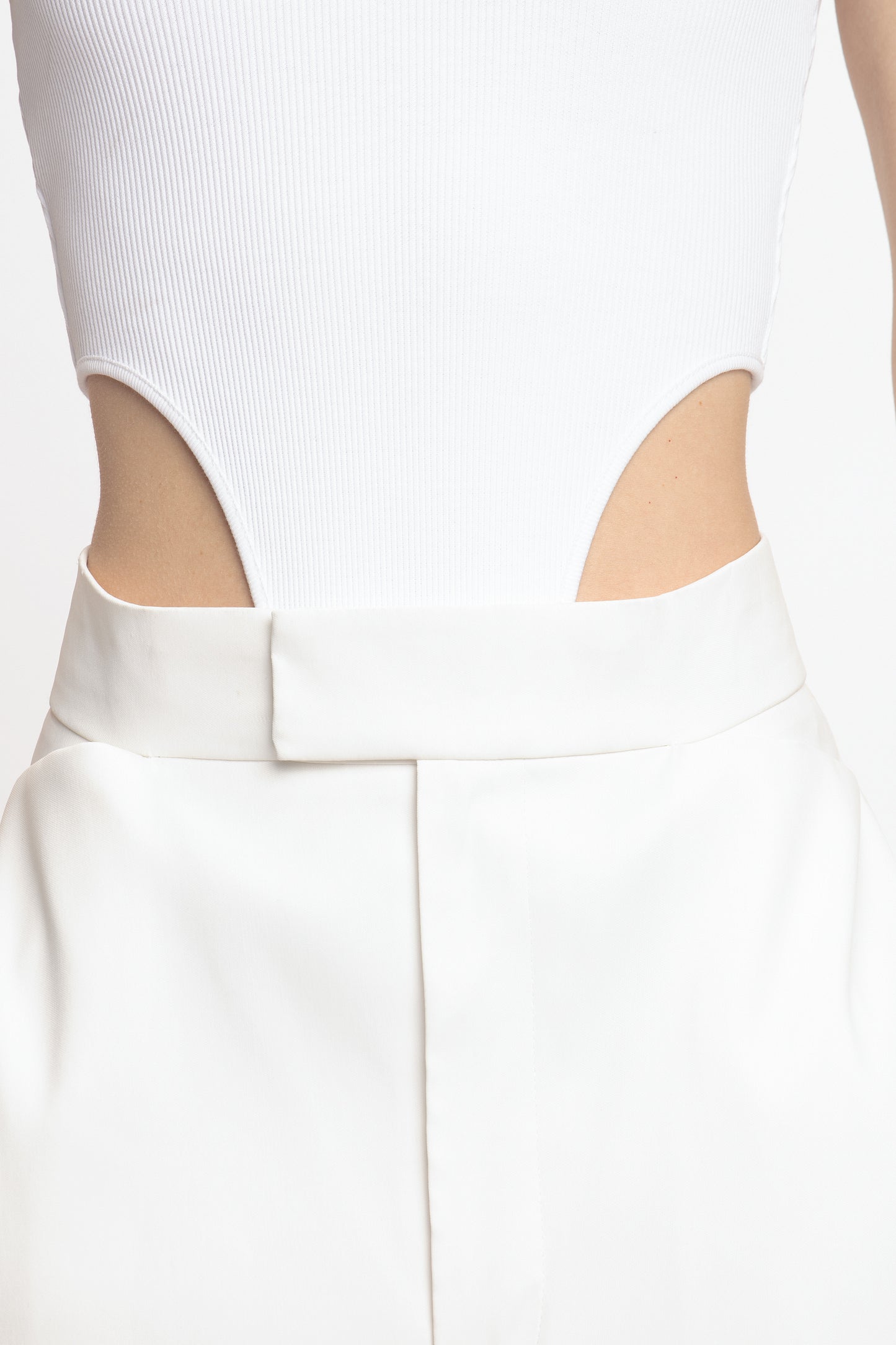 Wide Leg Pleat Detail Trouser In Ivory