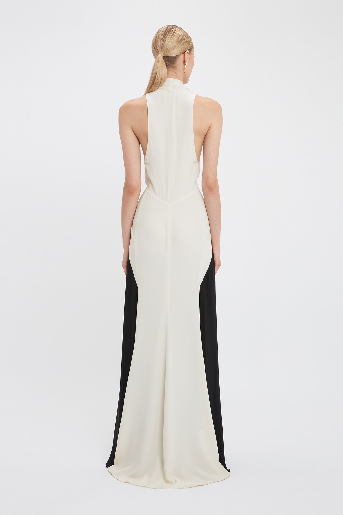 Sleeveless Tie Detail Gown In Ivory-Black