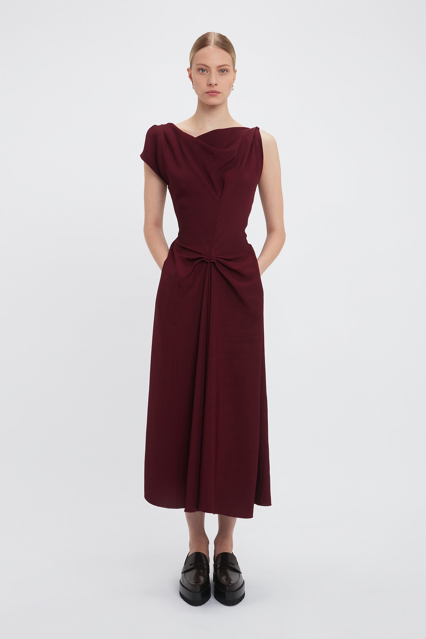 Deconstructed Gathered Waist Midi Dress In Port