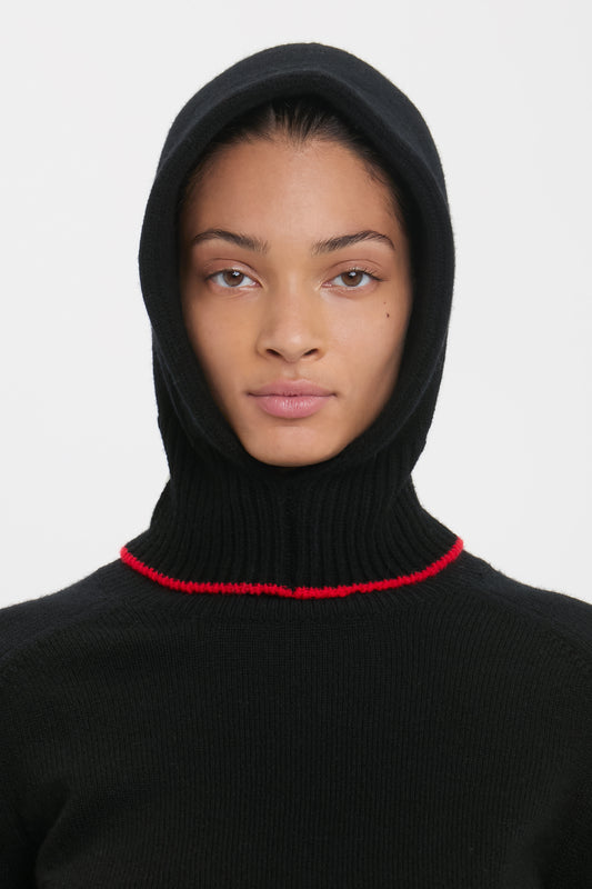 Knitted Hood In Black-Red